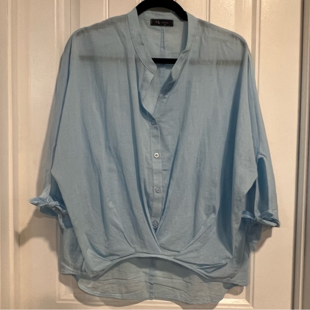 KLd‎ Women's Sky Blue Lightweight Cotton Button Down Gathered Shirt. Medium.